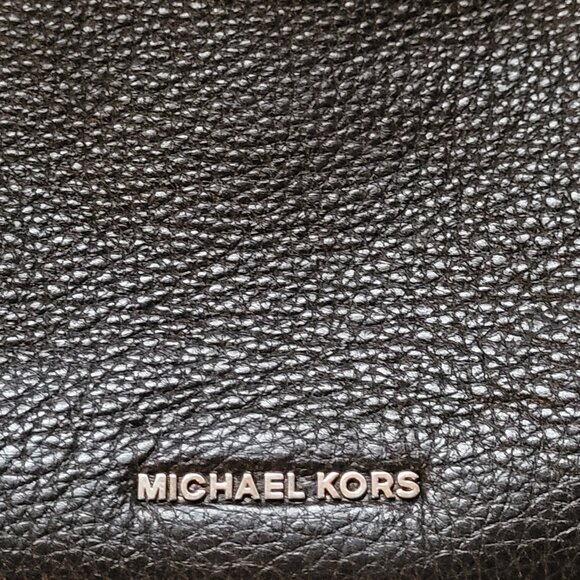 GENTLY USED, MICHAEL KORS LEATHER PURSE!!! - Picture 2 of 5